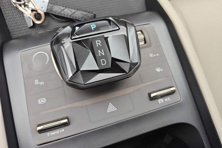 Used BYD Qin L 2024 DM-i 120KM Beyond Model Gear Lever