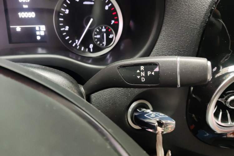 Used Mercedes-Benz Vito 2023 2.0T Business Version 7 Seats Gear Lever