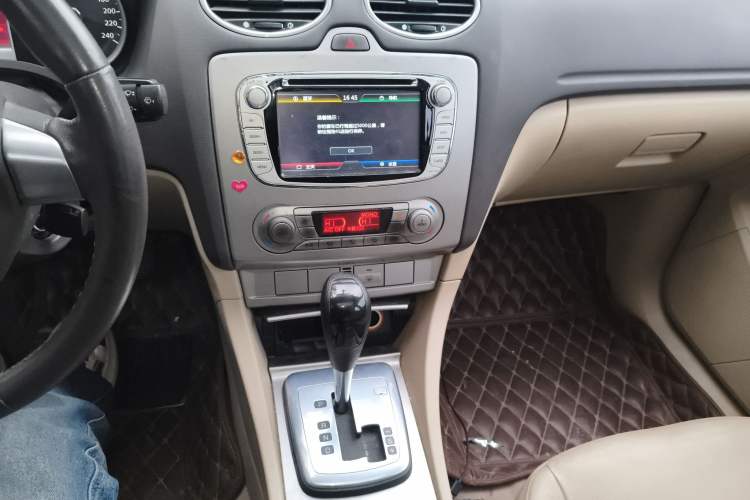 Used Ford Focus 2013 Hatchback Classic 1.8L Automatic Fashion Edition
