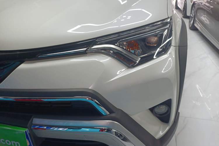 Used Toyota RAV4 2019 2.0L CVT Two-Wheel Drive Fashion X Limited Edition China V Standard
