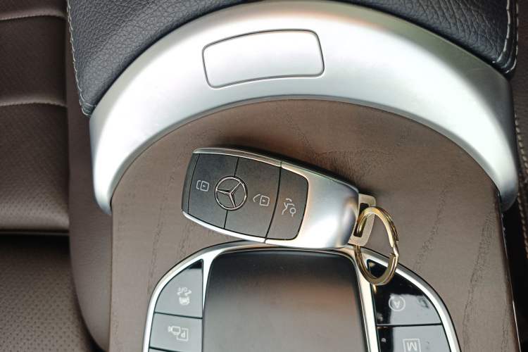 Used Mercedes-Benz GLC 2020 Facelift GLC 300 L 4MATIC Dynamic Edition Vehicle Key