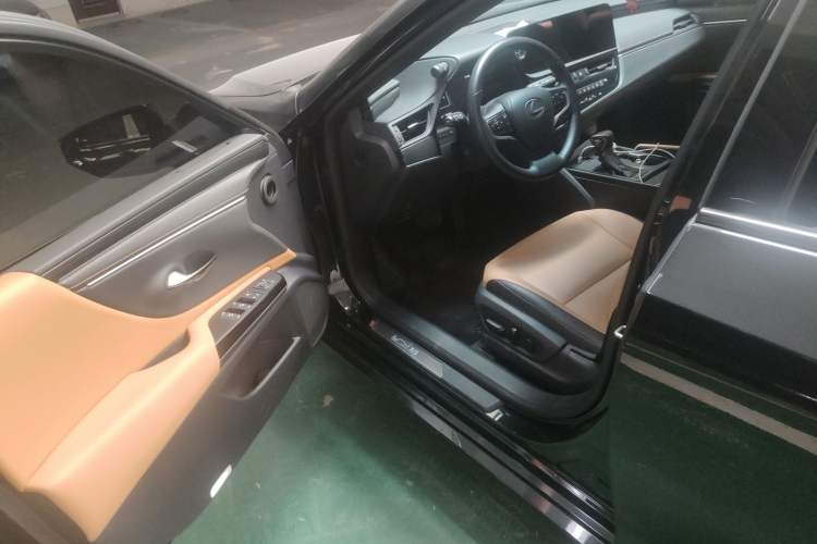Used Lexus ES 2023 200 Excellence Edition
