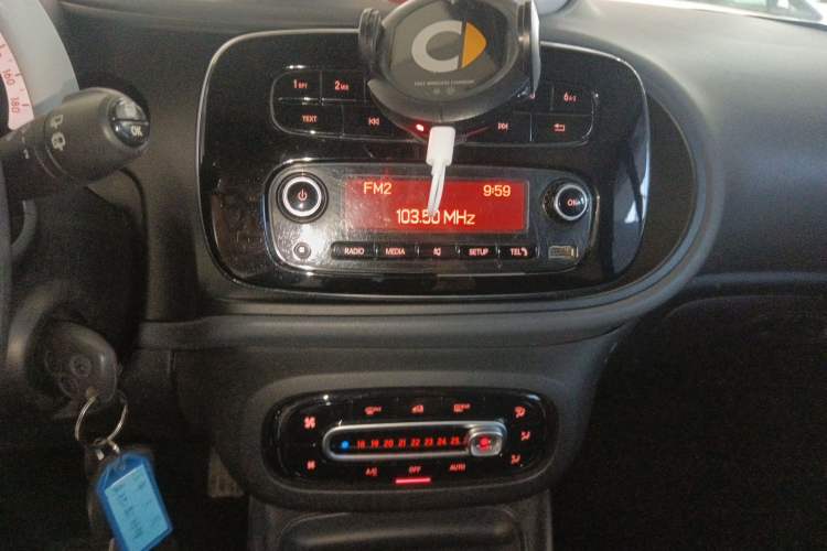 Used smart fortwo 2015 1.0L 52 kW hardtop Dynamic version
