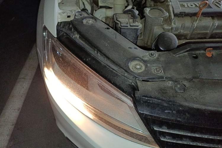 Used Volkswagen Sagitar 2014 Revised Version 1.6L Automatic Comfort Edition Right Front Headlight