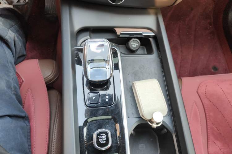 Used Volvo XC60 New Energy 2024 T8 Plug-in Hybrid Long-Range All-Wheel Drive Smart Luxury Edition