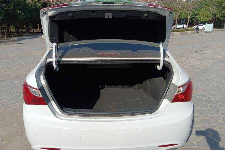 Used Hyundai Sonata 2014 2.4L Automatic Leading Edition China IV Standard
