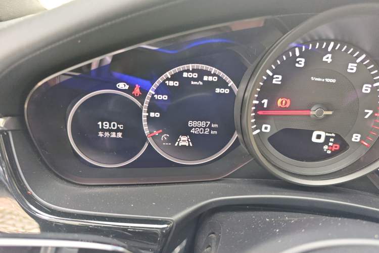 Used Porsche Panamera 2020 Panamera 10th Anniversary Edition 2.9T Odometer Close Up