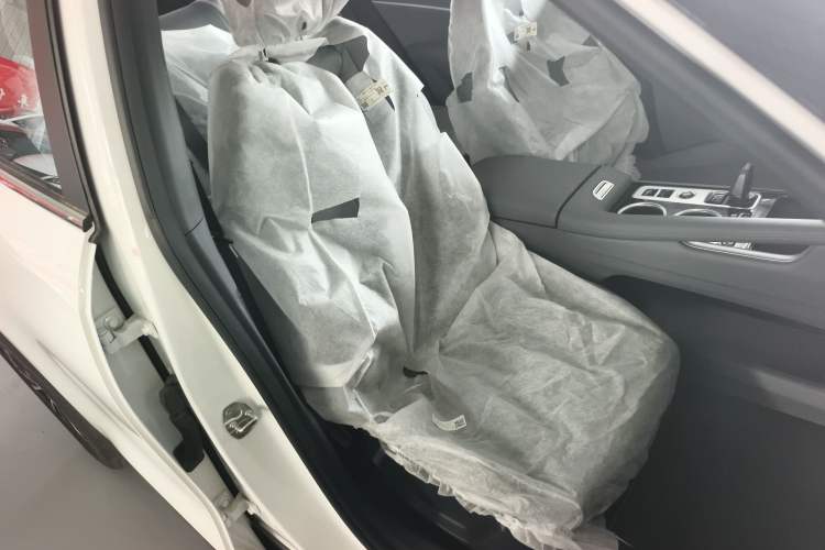 Used Geely Auto Emgrand X7 Sport 2026 Model 1.5TD Aspirational Right Front Seat