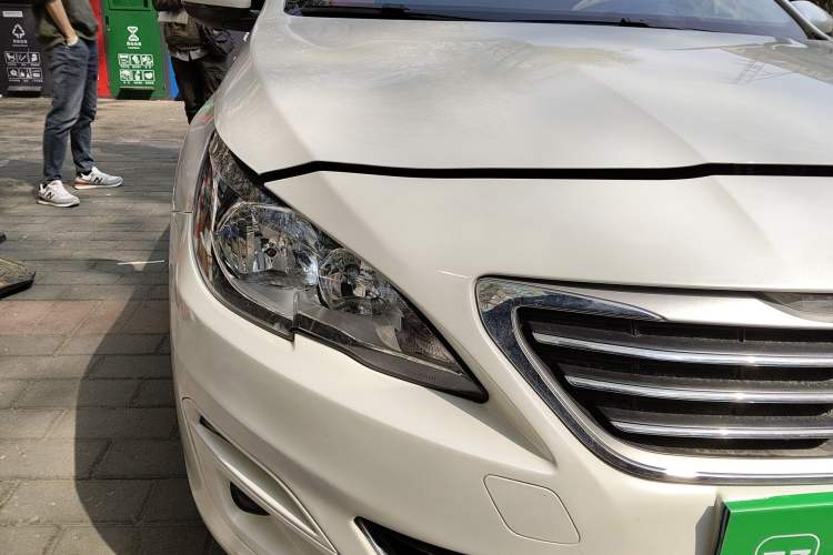 Used Peugeot 408 2014 1.8L Automatic Luxury Edition Right Front Headlight