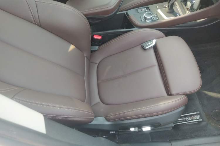 Used BMW X1 2022 sDrive25Li Leading Model Right Front Seat