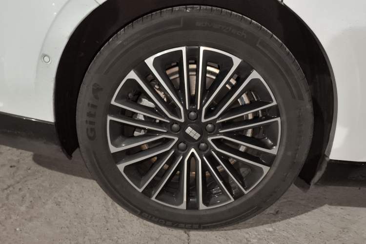 Used Geely Galaxy Galaxy 8 2025 130km EM-i Prestige Edition
