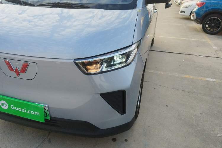 Used Wuling Yangguang 2024 300KM Comfort Version Passenger Van 75kW