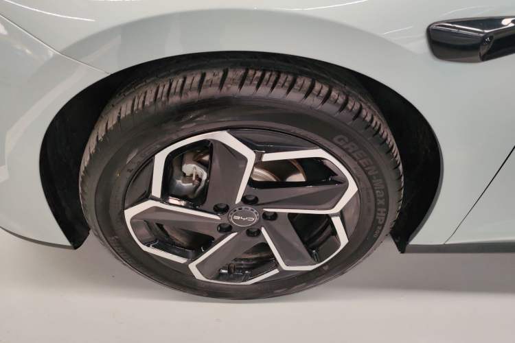 Used BYD Seal 06 New Energy 2025 DM-i Intelligent Drive 120KM Flagship Model Exterior 4