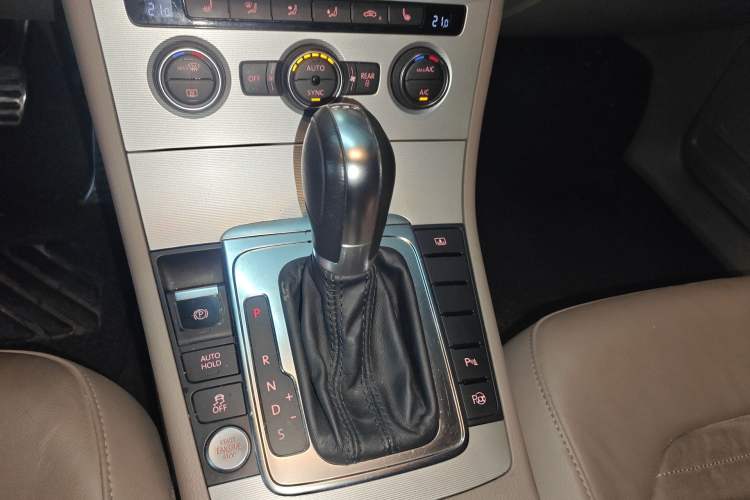 Used Volkswagen Magotan 2015 2.0 TSI Prestige Model Gear Lever