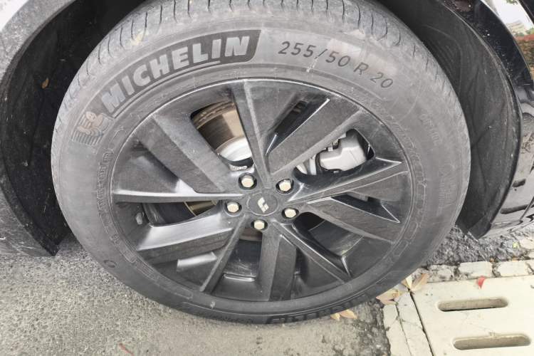 Used Li Auto L8 2023 Pro Model Right Front Wheel Hub