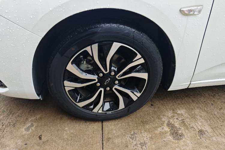 Used Chevrolet Monza 2020 Light Hybrid RS 330T Automatic Comfort Edition Left Front Wheel Hub