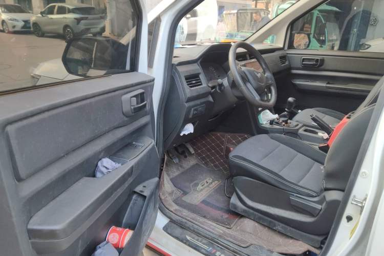 Used Wuling Hongguang PLUS 2019 1.5T Manual Standard Edition 5 Seats
