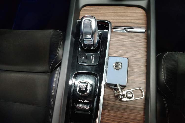 Used Volvo XC60 New Energy 2019 T8 E-Drive Hybrid Intelligent Luxury Sport Edition China V Standard