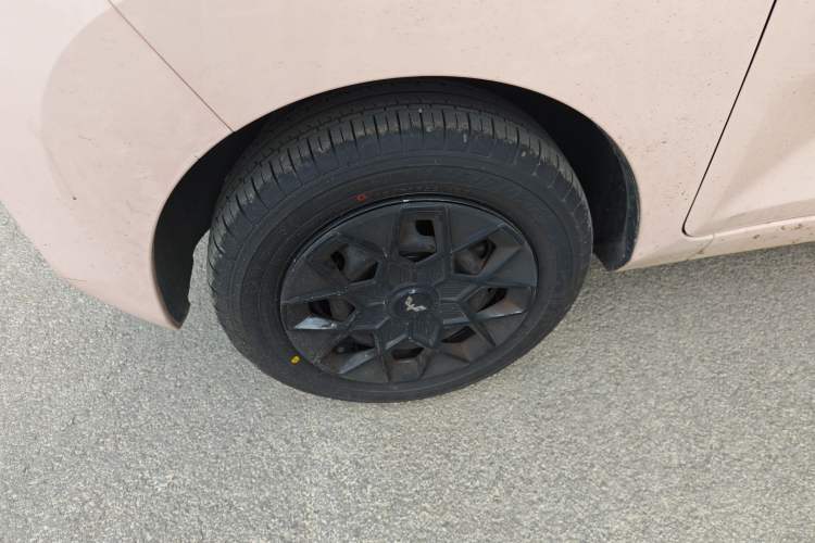 Used Wuling Hongguang MINIEV 2021 Macaron Fashion Edition Lithium-Ion Battery Left Front Wheel Hub