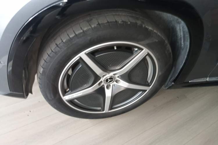 Used Mercedes-Benz EQS SUV 2023 450 4MATIC Pioneer Edition Left Front Wheel Hub