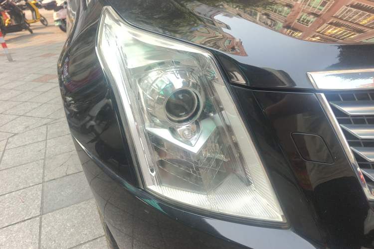 Used Cadillac SRX 2013 3.0L Leading Model Right Front Headlight