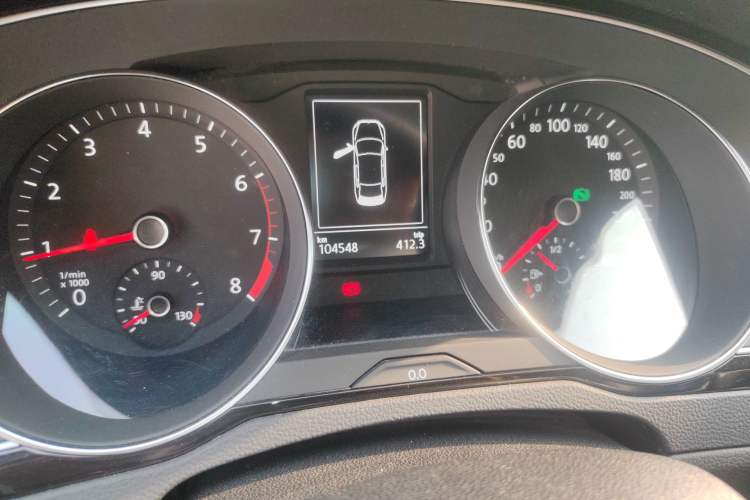 Used Volkswagen Magotan 2017 330TSI DSG Luxury Model Odometer Close Up