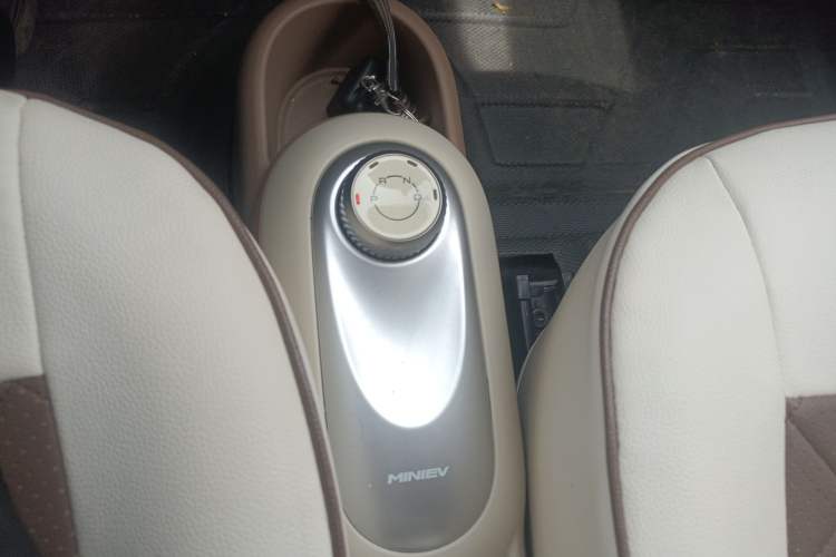 Used Wuling Hongguang MINIEV 2025 Four-Door Version Zhenxiang+ Edition Gear Lever