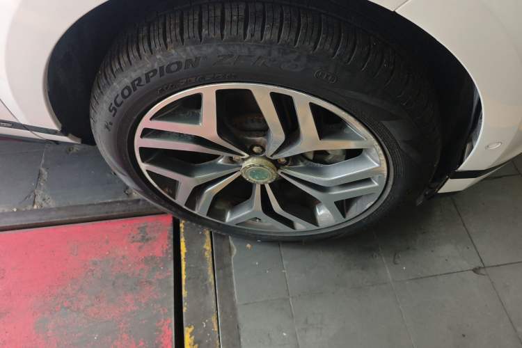Used Land Rover Range Evoque 2020 249 PS R-DYNAMIC SE Sport Technology Edition Right Front Wheel Hub