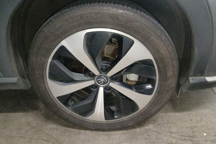 Used BYD Song PLUS New Energy 2021 DM-i 110KM Flagship PLUS Right Front Wheel Hub