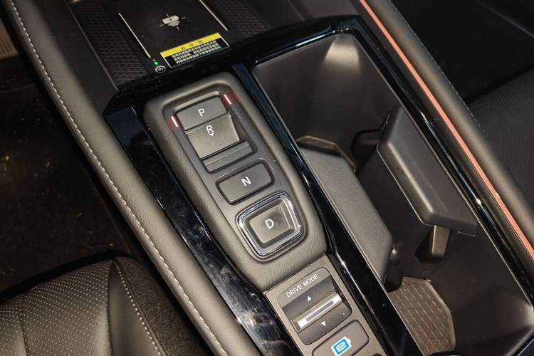 Used Honda Accord New Energy 2025 Model—2.0L e:PHEV Prestige Version Gear Lever
