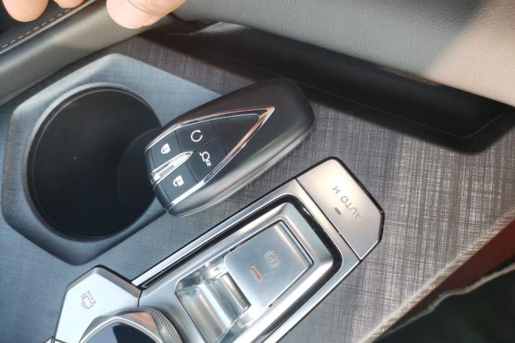 Used CHANGAN UNI-V 2023 1.5T Prestige Model
