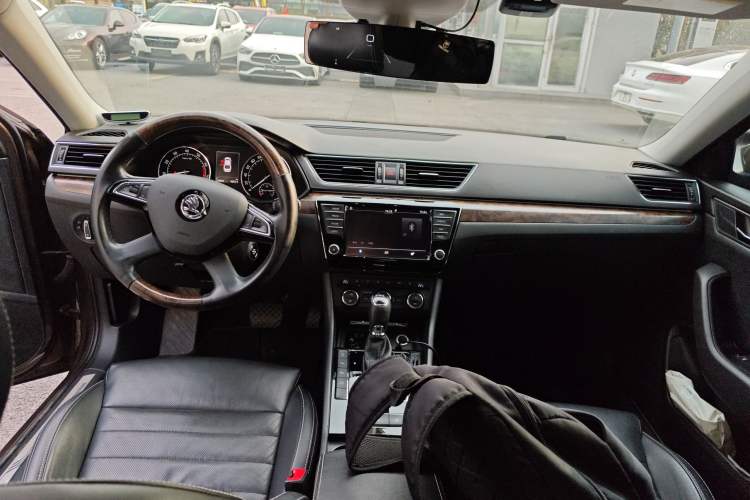 Used Skoda Superb 2016 TSI380 DSG Prestige Edition Center Console