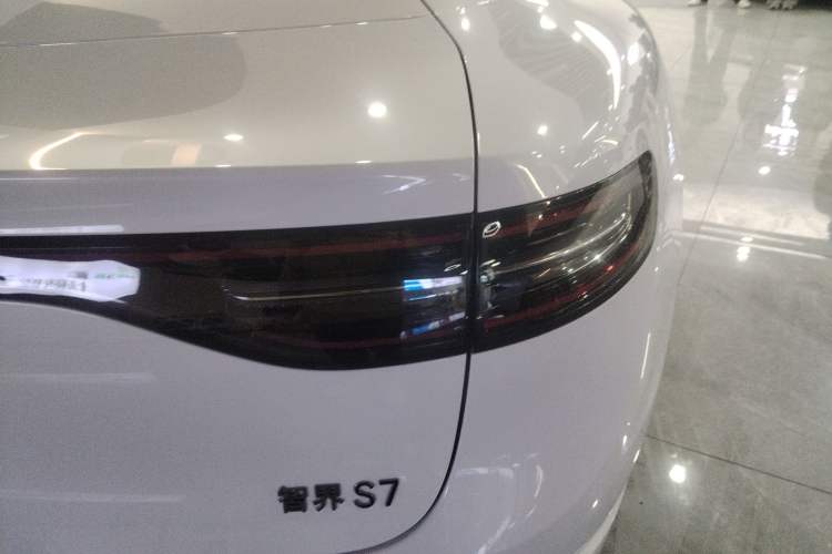 Used Hima Luxeed S7 2025 855 km Max