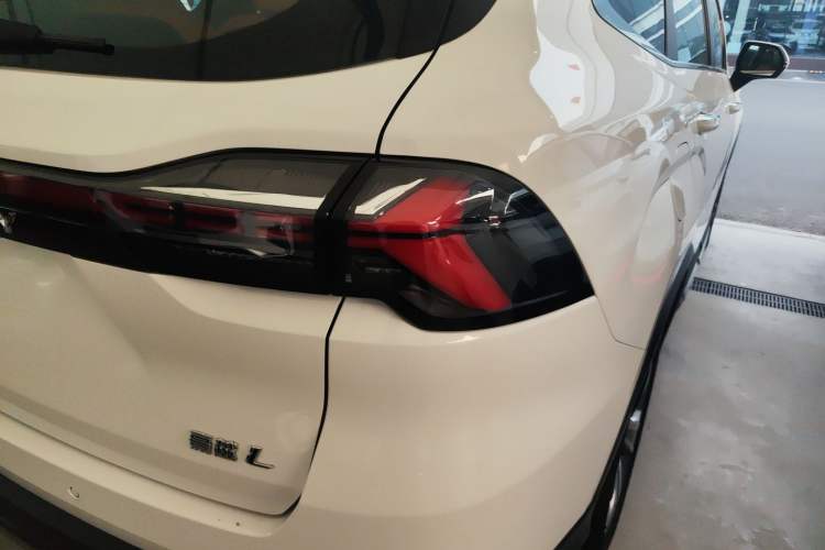 Used Geely Auto Haoyue L 2023 2.0T DCT Flagship Version Exterior 3