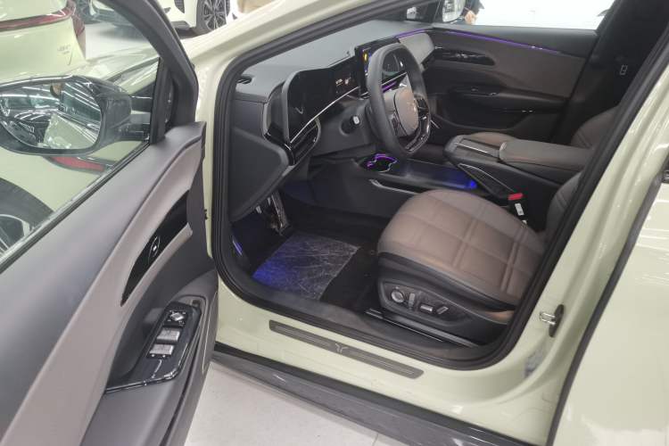 Used Hongqi EH7 2024 690 Pro Driver Seat