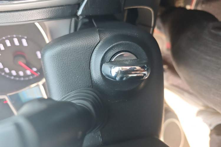 Used Chevrolet Captiva 2015 2.4L 4x4 Flagship Edition 7-Seater Vehicle Key