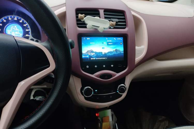 Used CHANGAN Benni E-Star 2021 National Edition Colorful Version Lithium Iron Phosphate (31.86 kWh) Audio And AC Panel