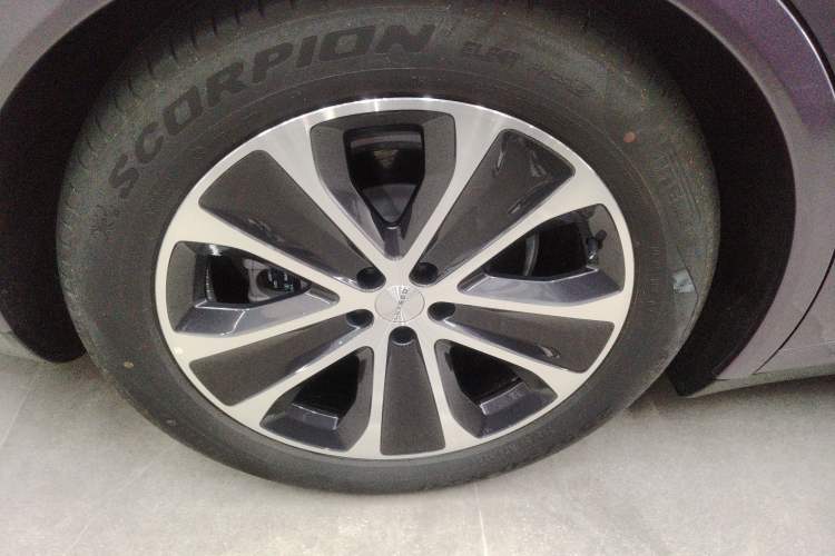 Used Hima Luxeed R7 2024 All-Electric 802 km Max Right Rear Wheel Hub