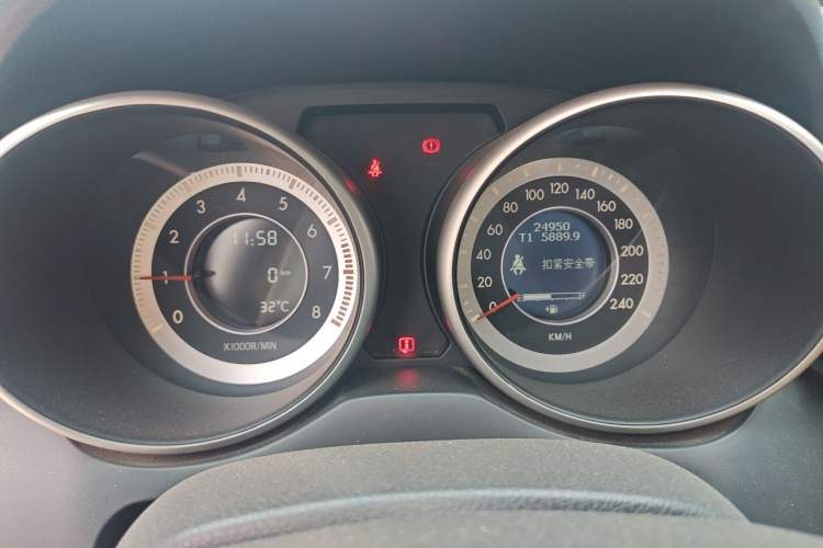 Used Bestune X80 2016 2.0L manual base trim