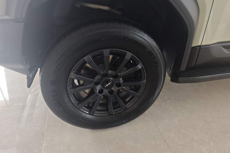 Used Formula Leopard 5 2023 Explore Edition Left Front Wheel Hub