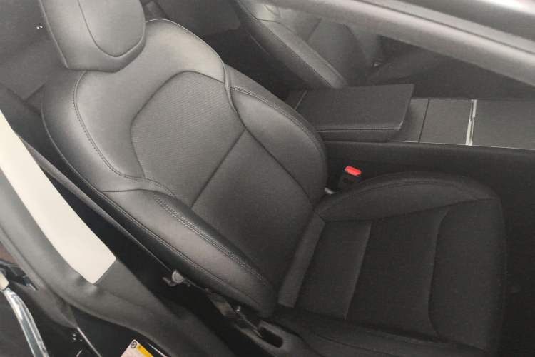 Used Tesla Model Y 2025 Rear-Wheel Drive First Edition Right Front Seat