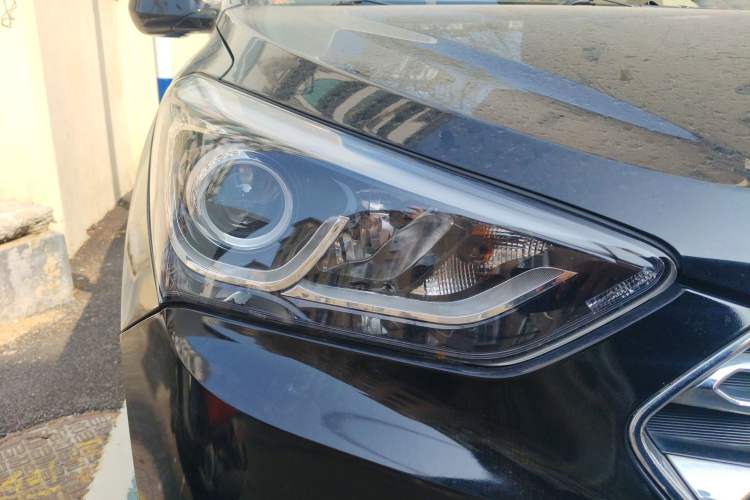 Used Hyundai Santa Fe 2017 2.4L Automatic Two-Wheel Drive Smart Version 5 Seats