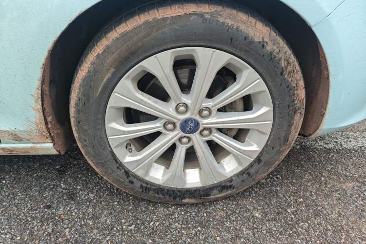 Used Ford Escort 2015 1.5L Automatic Fashion Model
