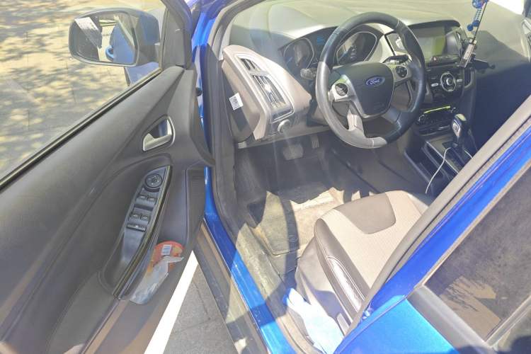 Used Ford Focus 2012 Hatchback 1.6L Automatic Fashion Edition Driver Seat