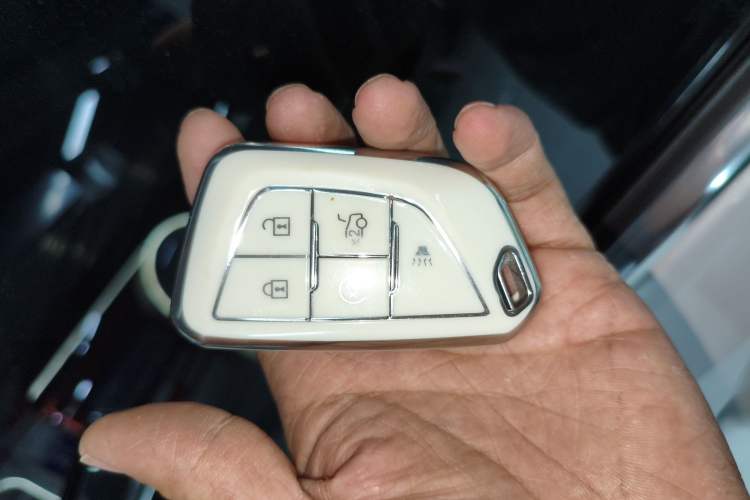 Used Cadillac CT5 2025 28T Urban Sport Edition Vehicle Key