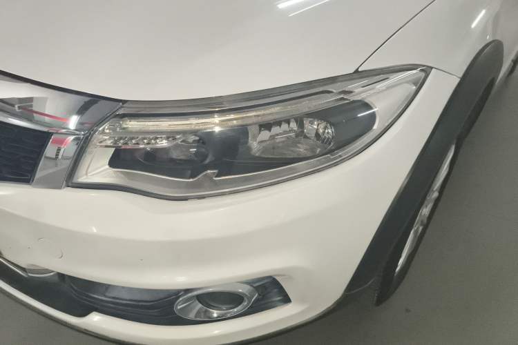 Used Qoros 3 2015 Urban SUV 1.6T Automatic – Dynamic Edition Enhanced Model Left Front Headlight