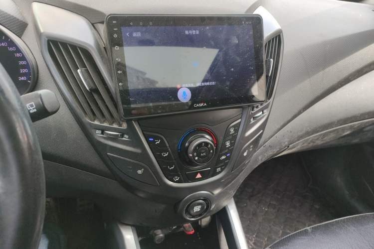 Used Hyundai Veloster 2012 1.6T Automatic Luxury Edition Audio And AC Panel