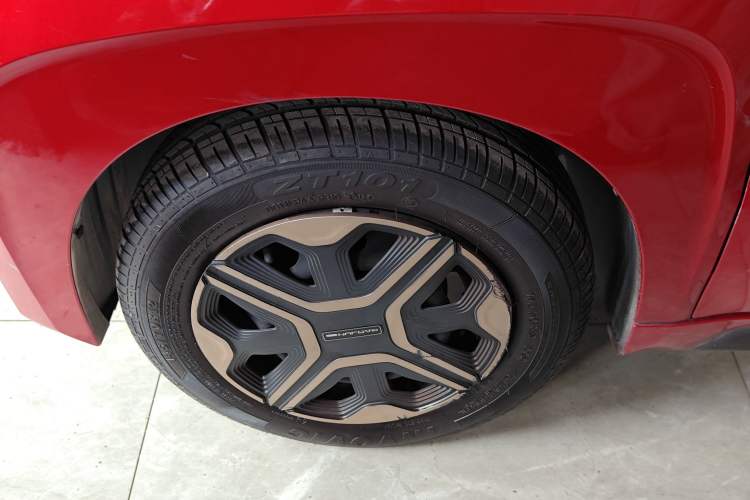 Used Baojun E200 2019 250KM Smart Drive Edition Left Front Wheel Hub