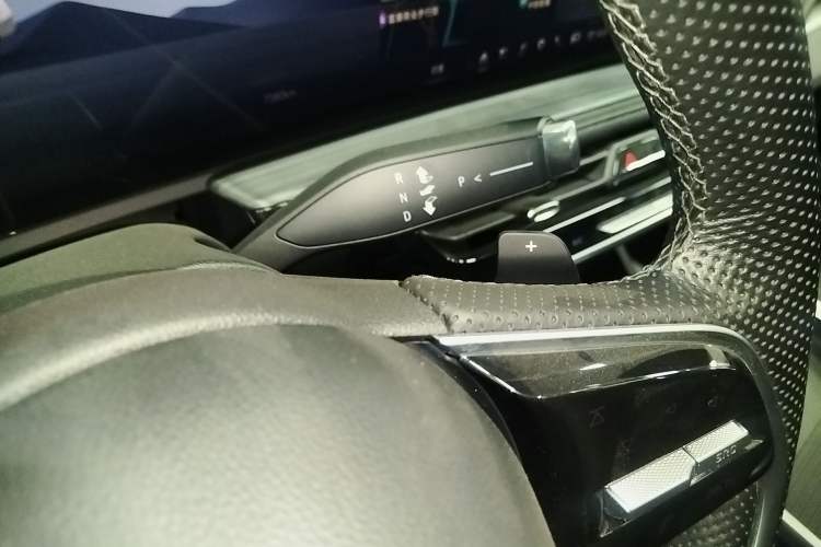 Used Buick LaCrosse 2024 28T Luxury Edition Gear Lever