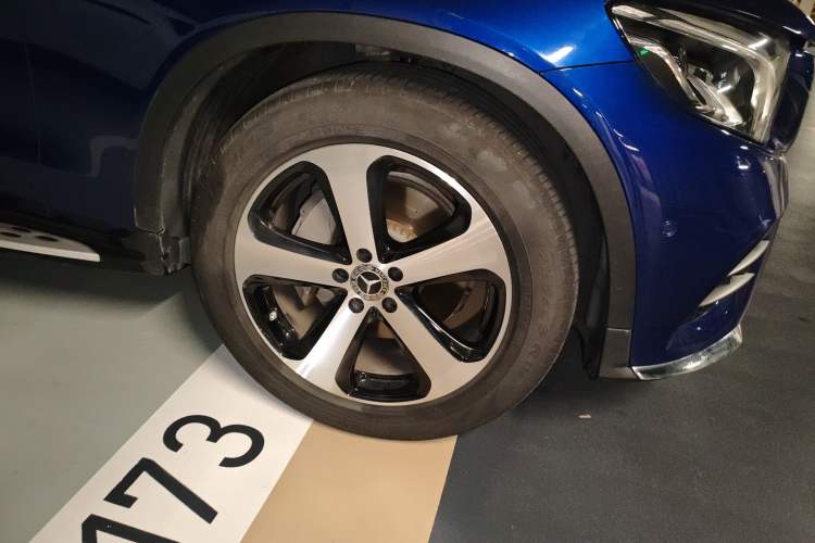 Used Mercedes-Benz GLC 2018 Facelift GLC 260 4MATIC Luxury Edition Right Front Wheel Hub